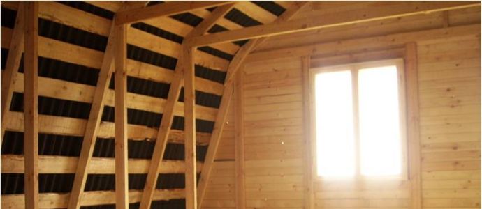 Naprava podstrešne strehe iz lesene hiše