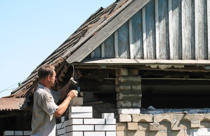 Как поднять крышу в частном доме