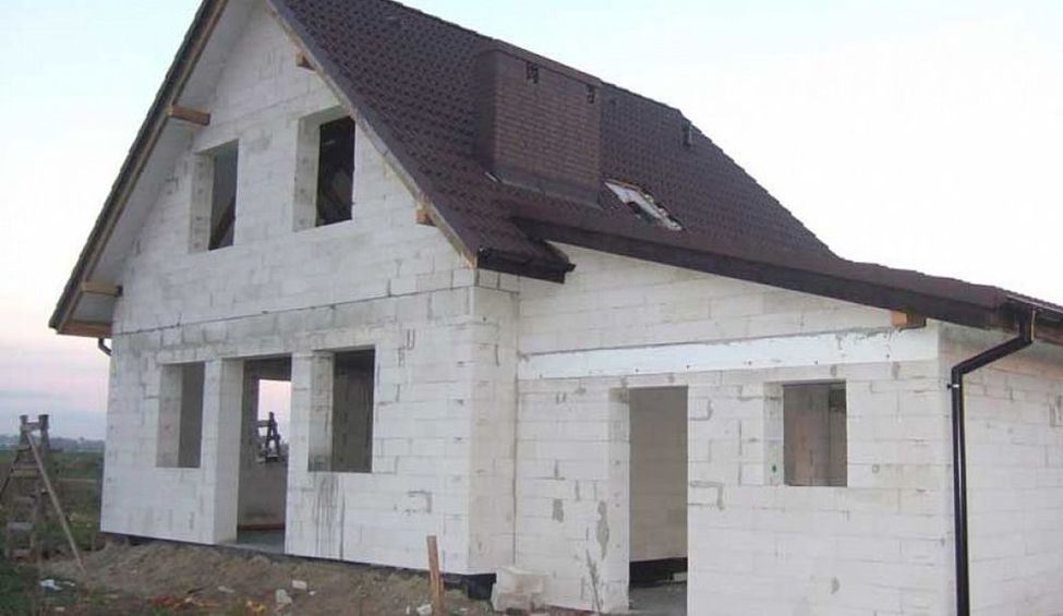 Проекты домов из пенобетонных блоков с мансардой – строительство и планировка